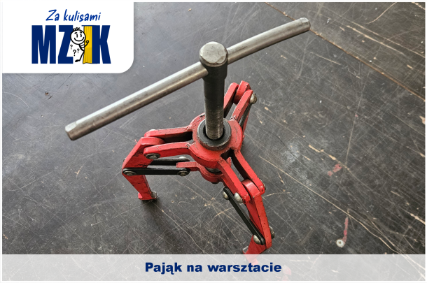Grafika za kulisami ze ściągaczem mechanicznym
