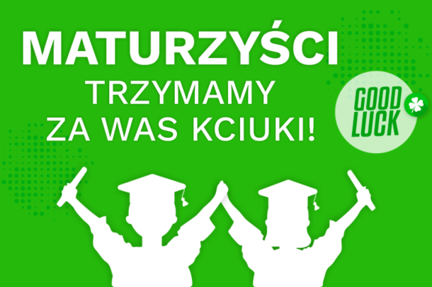 maturzyści na zielonym tle
