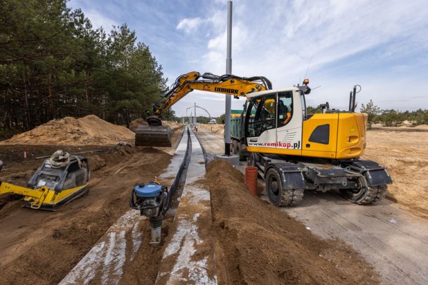 Koparka na budowie linii tramwajowej