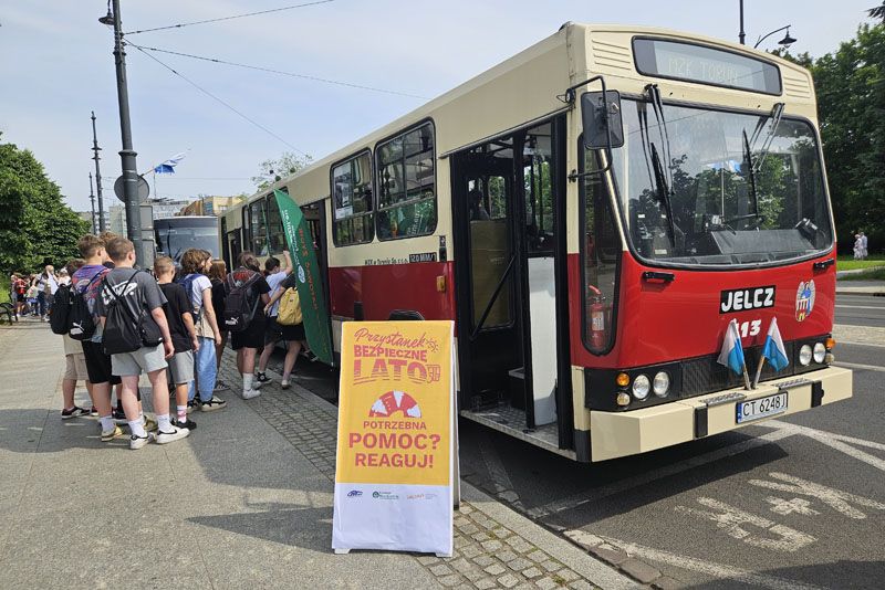 
Co zrobić, gdy ktoś nagle zasłabnie? Jak reagować na miejscu wypadku? W jaki sposób prawidłowo ...
